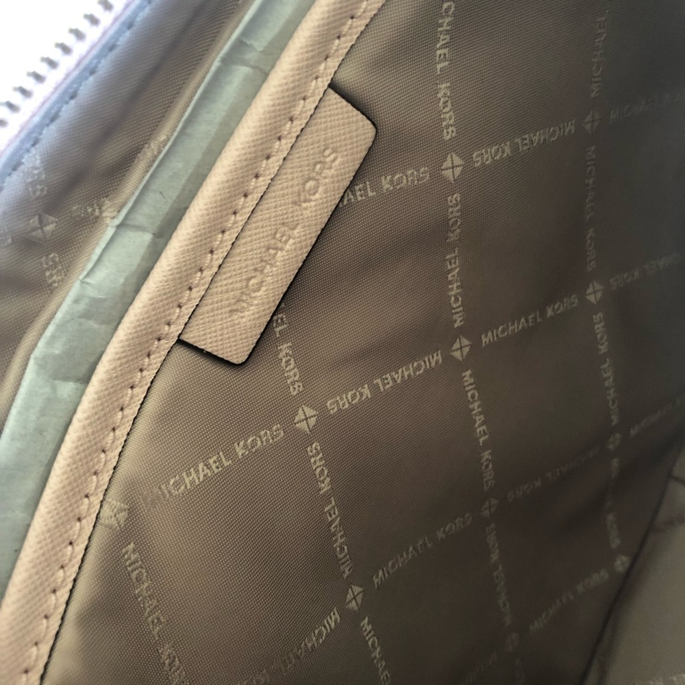 Sale 🎊 Beautiful Mk Jet Set Crossbody large🦄 - Picture 5 of 8